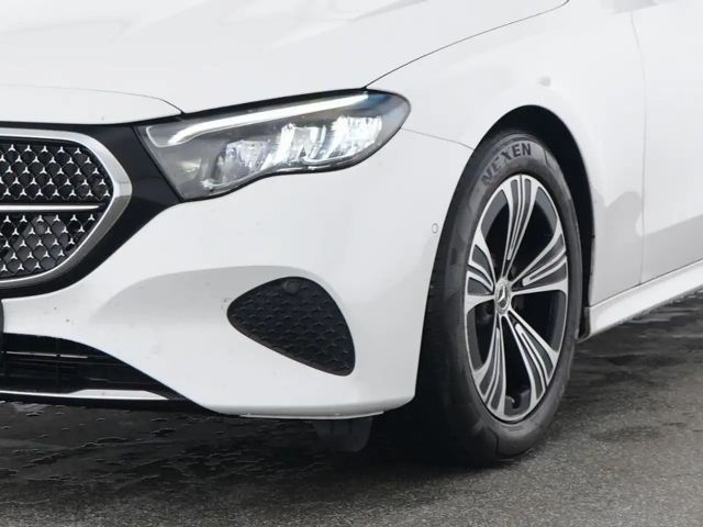 Mercedes-Benz E 200 Sedan