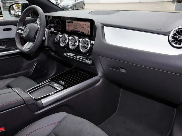 Mercedes-Benz GLA 200 AMG Line