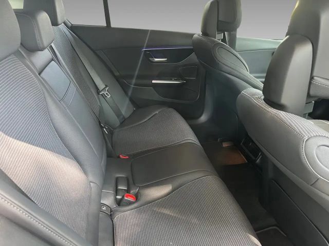 Mercedes-Benz C 180 AVANTGARDE Sedan