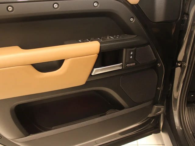 Land Rover Defender 110 Black Pack Dynamic HSE