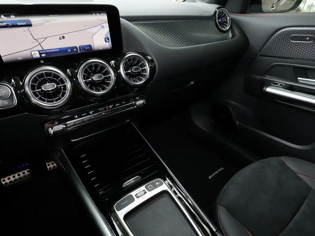 Mercedes-Benz GLA 200 AMG Line