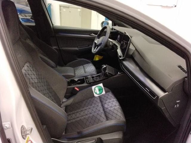 Volkswagen Golf 1.5 TSI Golf VIII R-Line