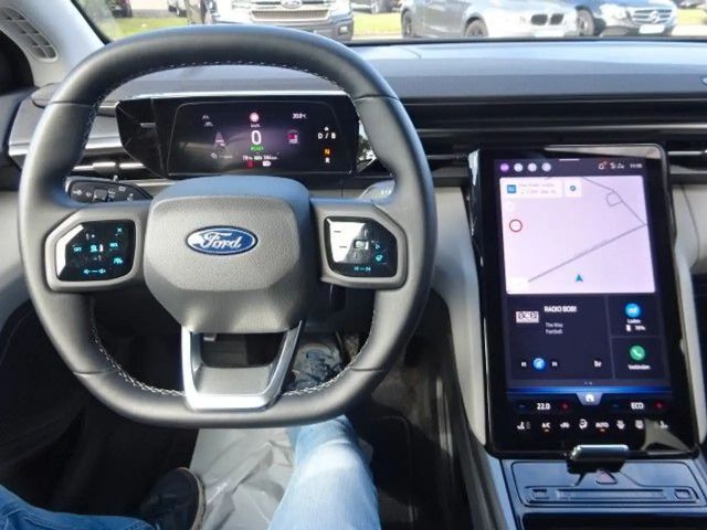 Ford Explorer Extended range RWD