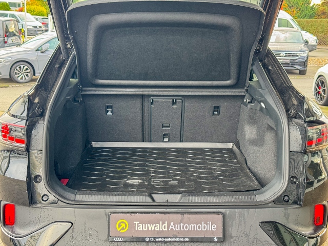 Volkswagen ID.5 AHK/PANO/AR-HUD/DCP/ACC/ERGO/WÄPU/PLUS/21"