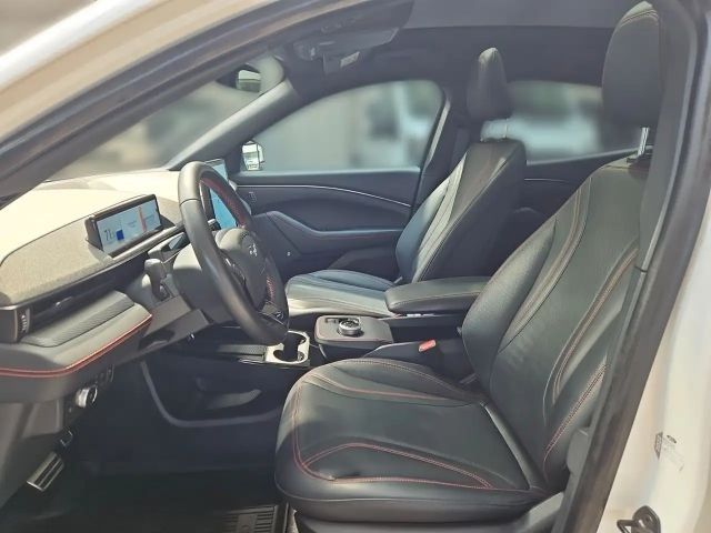 Ford Mustang Mach-E AWD Standard range