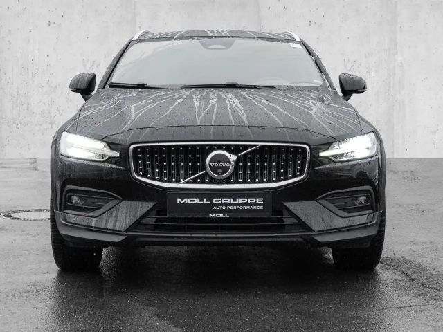 Volvo V60 Cross Country AWD Plus