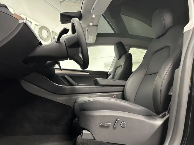 Tesla Model Y AWD Performance