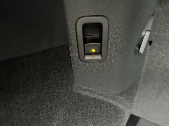 Volkswagen Golf 1.5 eTSI DSG R-Line