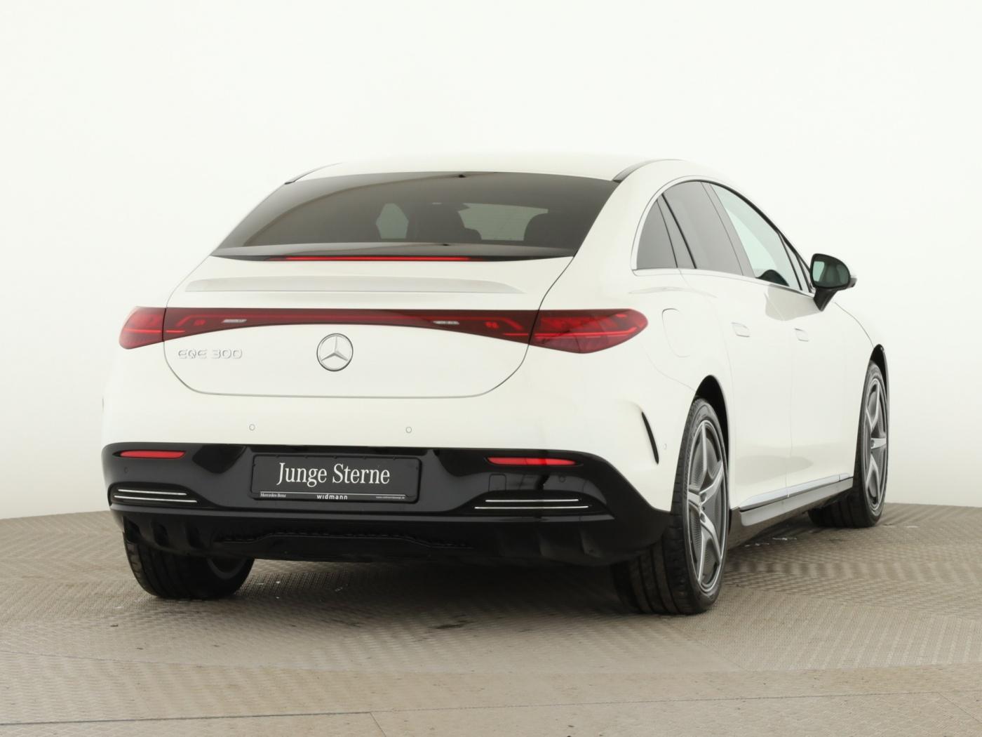 Mercedes-Benz EQE 300 AMG Line Sedan