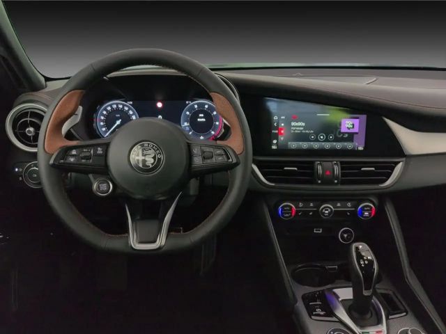 Alfa Romeo Giulia AT8 Q4