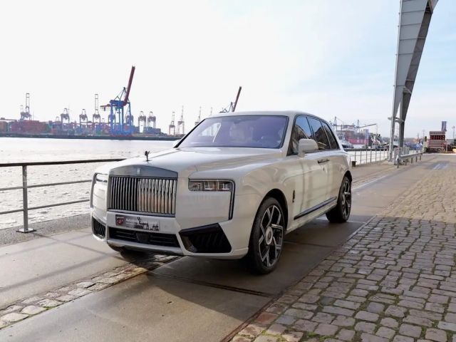 Rolls-Royce Cullinan Cullian Black Badge 2026  4 Seats I star headliner