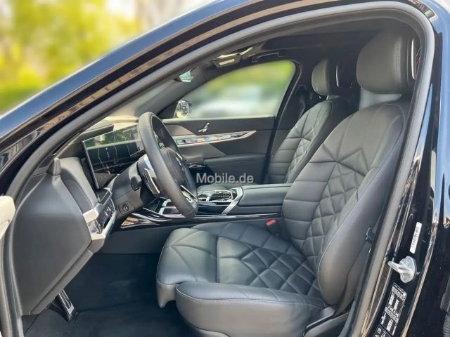 BMW 740 740d M-Sport Sedan xDrive