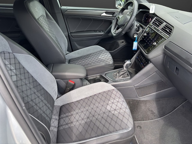 Volkswagen Tiguan Tiguan R-Line 2.0 l TDI SCR DSG AHK, Navi, Blac...
