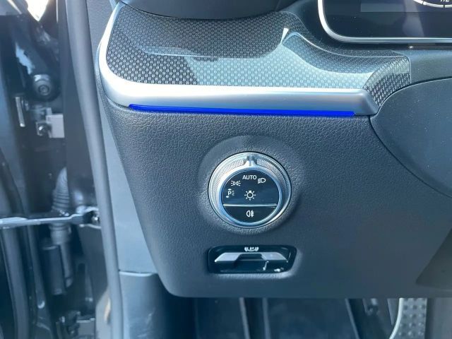 Mercedes-Benz C 200 4MATIC AMG Line Sedan