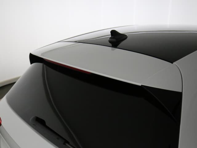 Volkswagen Golf 1.5 eTSI DSG Golf VIII R-Line