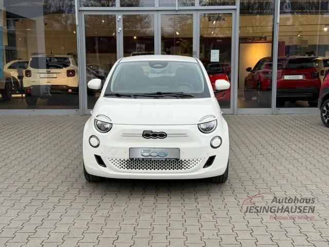 Fiat 500e +Rückfahrkam.+PDC+Sitzheiz.+Keyless