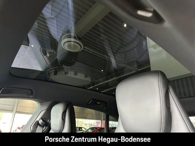 Porsche Taycan 4S Cross Turismo