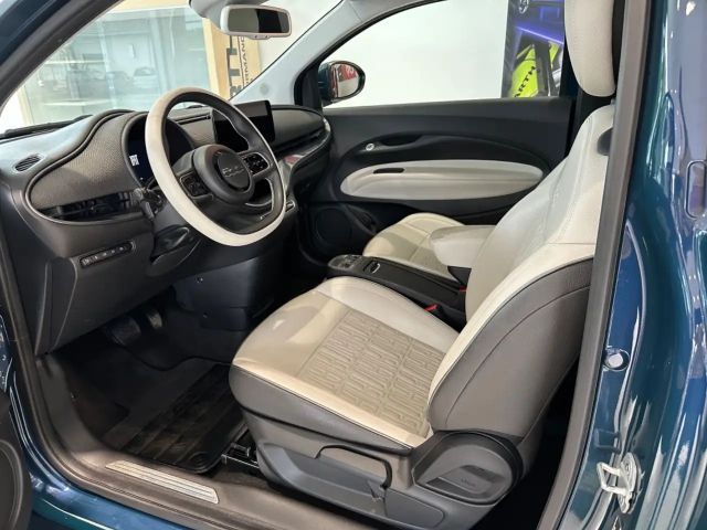 Fiat 500e La Prima