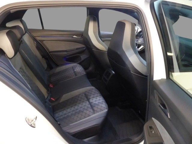 Volkswagen Golf 1.5 eTSI Golf VIII R-Line