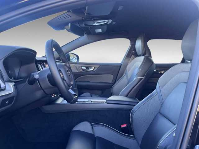 Volvo V60 Cross Country AWD Plus