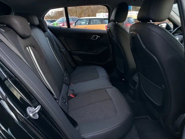 BMW 118 118i Sedan Sport Line