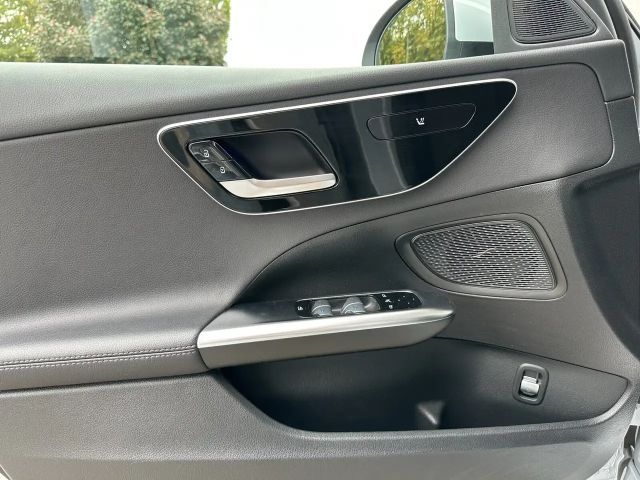 Mercedes-Benz C 200 AVANTGARDE Sedan