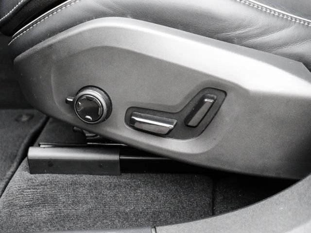 Volvo XC60 AWD Dark Plus Recharge