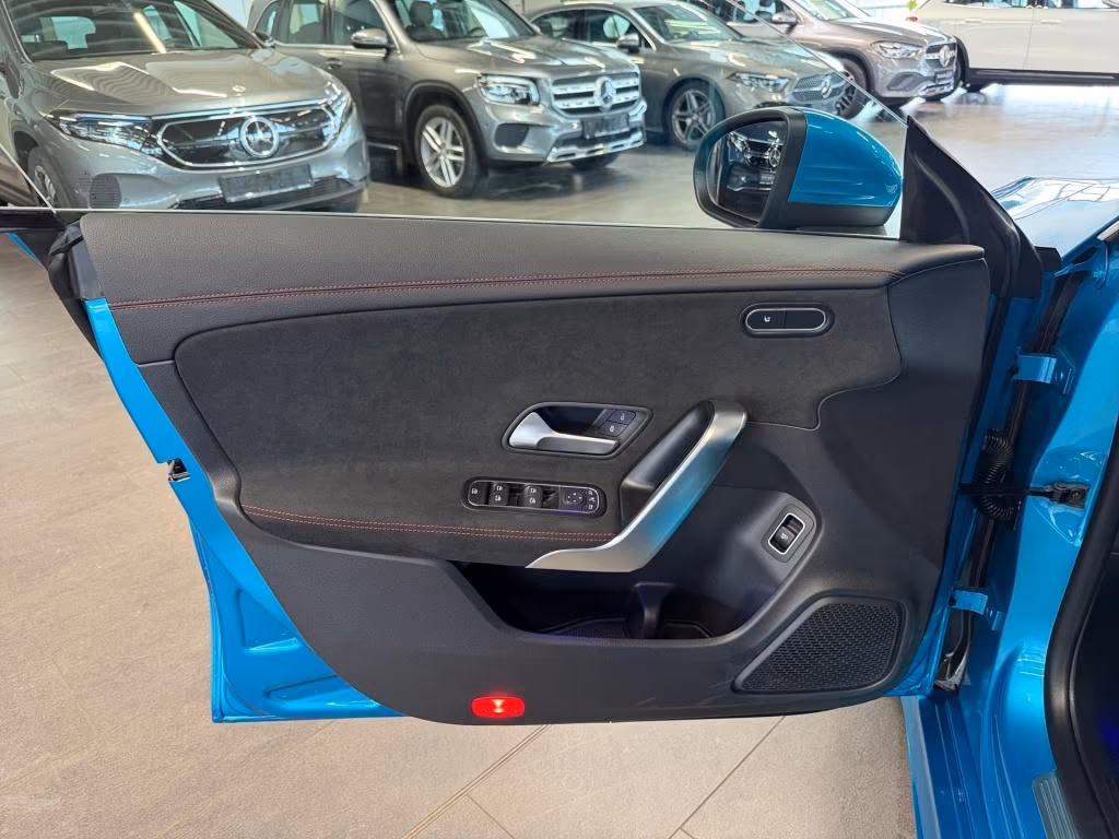 Mercedes-Benz CLA 200 AMG Line