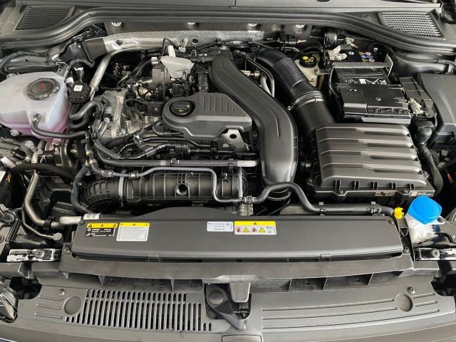 Volkswagen Golf 1.5 eTSI DSG R-Line