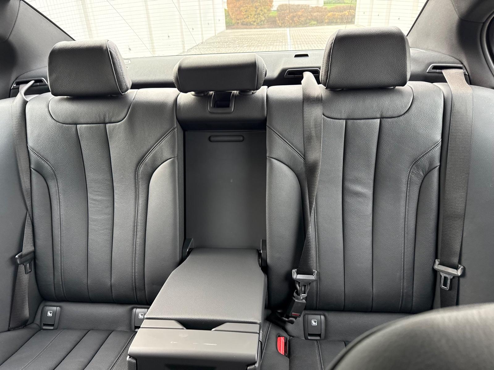 BMW 540 540i Luxury Line Sedan