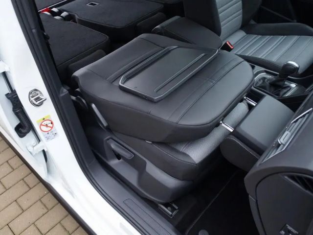 Volkswagen Touran 1.5 TSI DSG R-Line