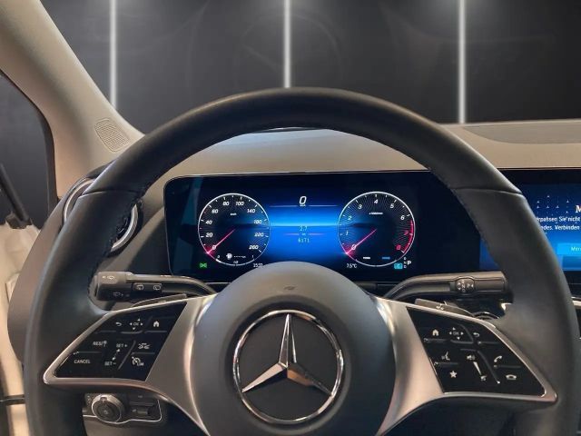 Mercedes-Benz B 220 4MATIC Progressive Sedan