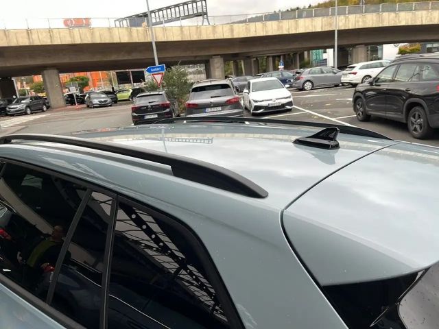 Volkswagen Golf 1.5 TSI R-Line Variant