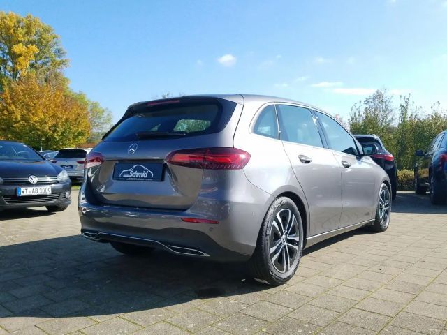 Mercedes-Benz B 200 Progressive Sedan