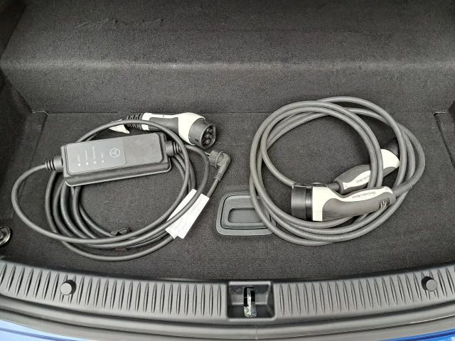 Mercedes-Benz C 300 C 300 e Sedan