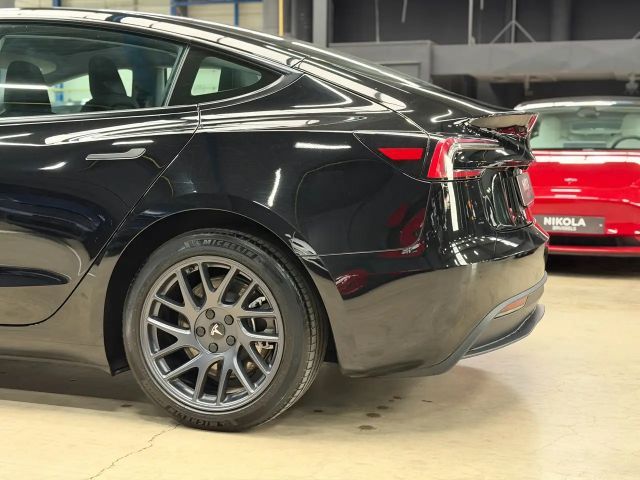Tesla Model 3 RWD