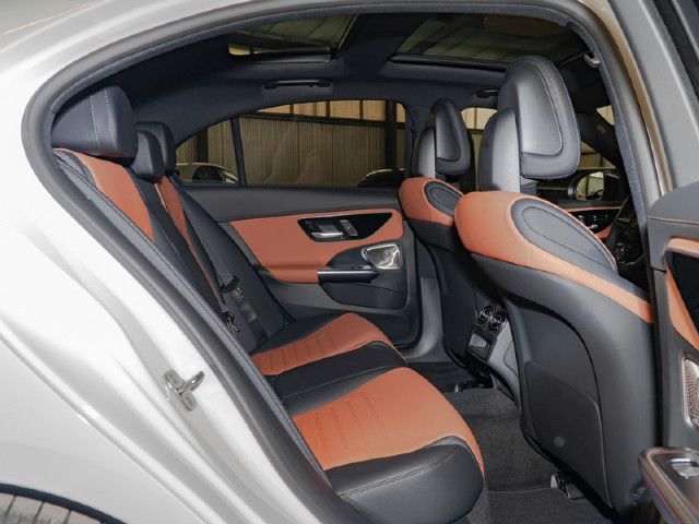 Mercedes-Benz C 200 AMG Line Sedan