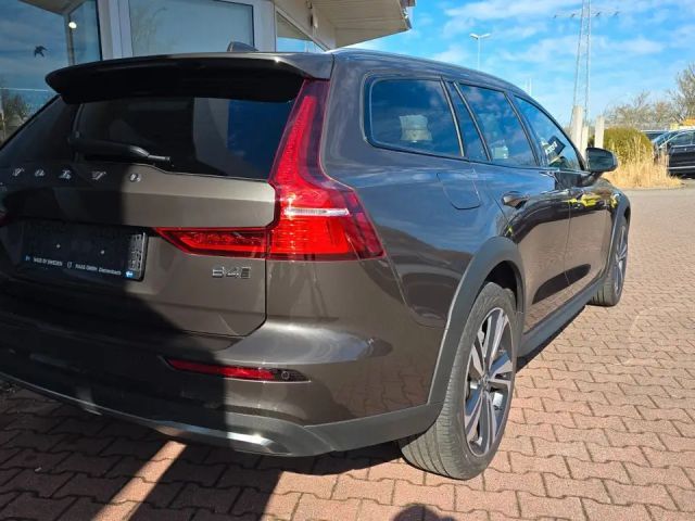 Volvo V60 Cross Country AWD Plus