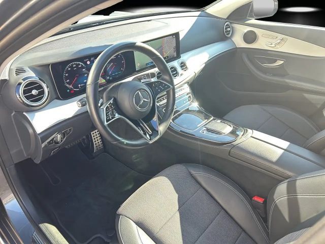 Mercedes-Benz E 220 4MATIC E 220 d