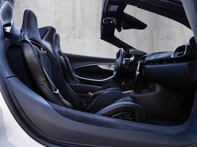 McLaren Artura Spider