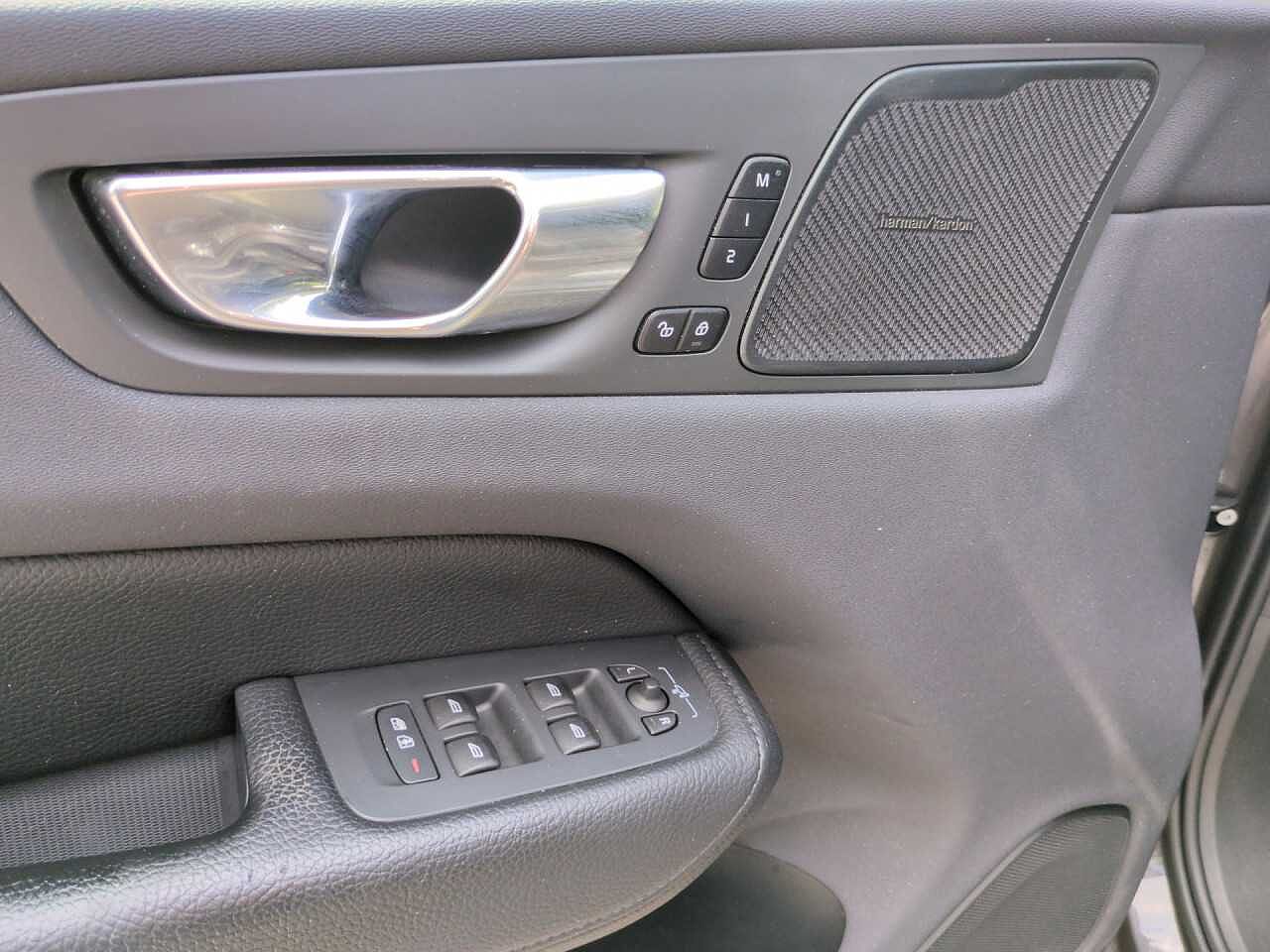 Volvo XC60 Bluetooth Head Up Display Navi LED Vollleder Klima Standhzg Einparkhilfe el. Fen