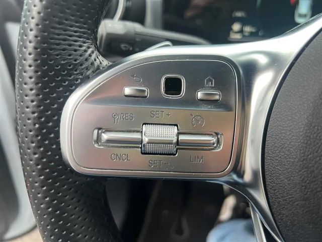 Mercedes-Benz CLA 250 4MATIC AMG Line Sedan