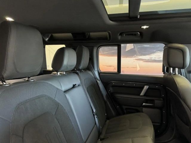 Land Rover Defender 110 Black Pack