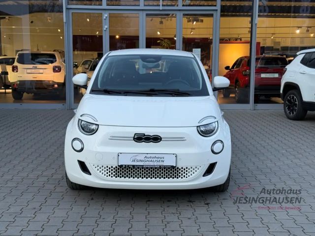 Fiat 500e +Rückfahrkam.+Klimaaut.+PDC+Sitzheizung