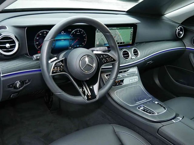 Mercedes-Benz E 200 EXCLUSIVE Sedan