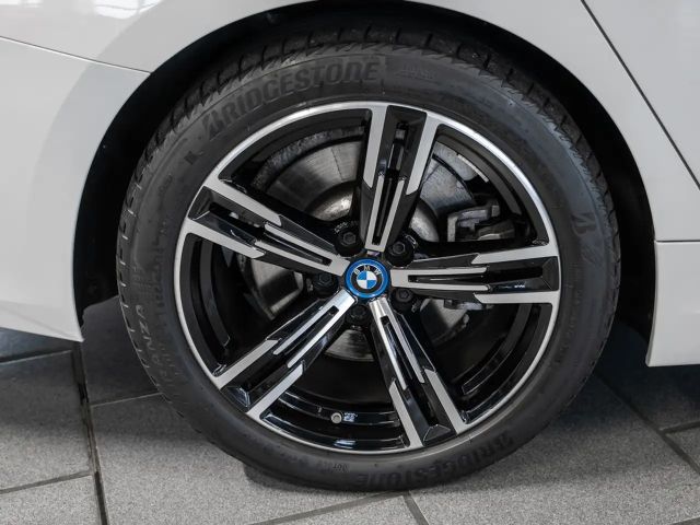 BMW 330 330e M-Sport Touring