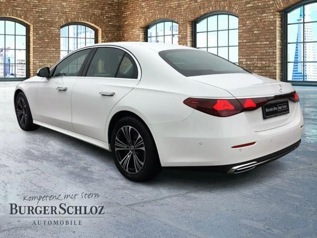 Mercedes-Benz E 200 Sedan