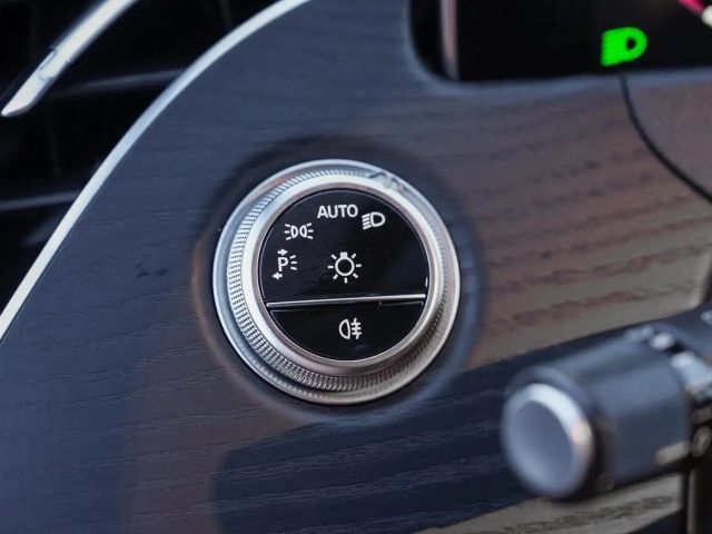 Mercedes-Benz E 200 AVANTGARDE E 200 d Sedan