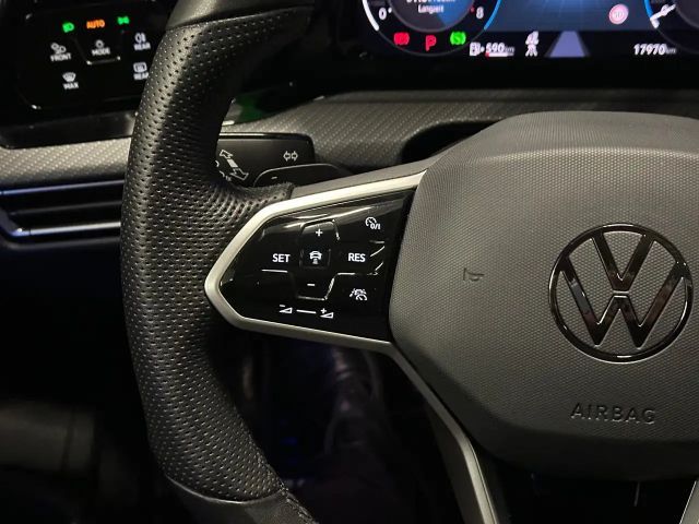 Volkswagen Golf 1.5 eTSI DSG R-Line Style