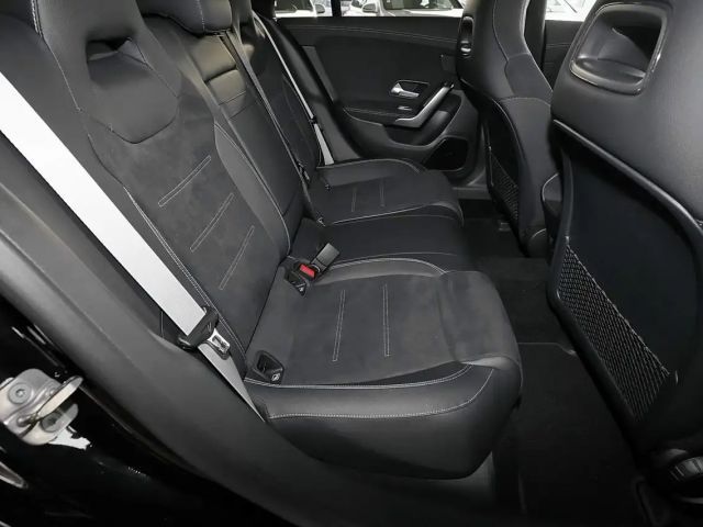 Mercedes-Benz CLA 200 AMG Line Coupé